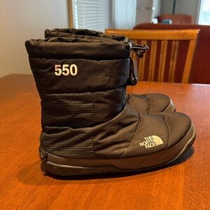 The North Face Black Insulated Nuptse Booties 550 for Women, Size 9